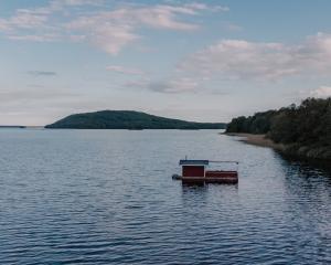 Drone Lake Sweden met boothuis