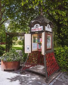 Little book kiosk