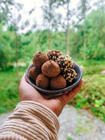 cacao hazelnut dates balls