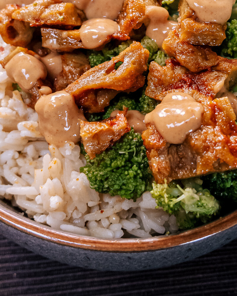 Peanut dressing rice bowl, Easy + Inexpensive vegan travel food