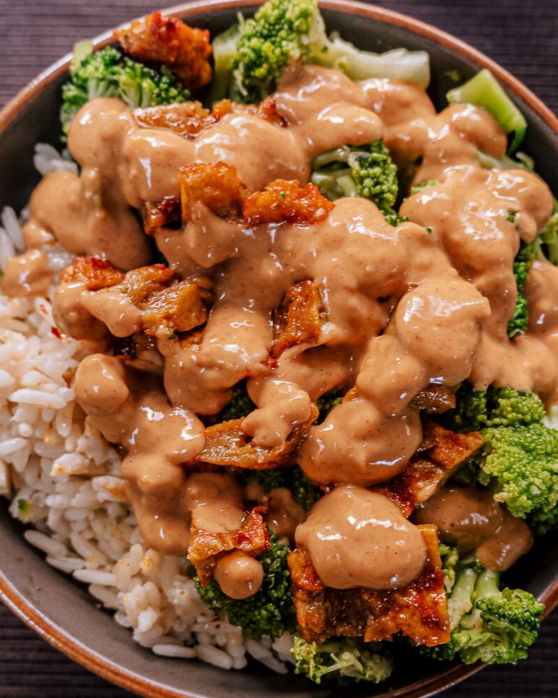 Peanut dressing rice bowl, Easy + Inexpensive vegan travel food