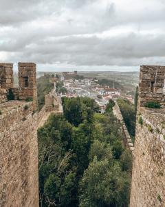 Zicht op de toren, hoogtepunt in obidos