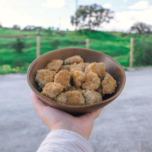 veganistische kipnuggets in een kom