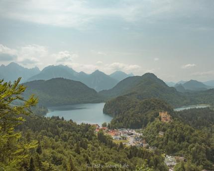 Panoramische Blick Alpsee die een bezoek waard is in de buurt van Neuschwanstein