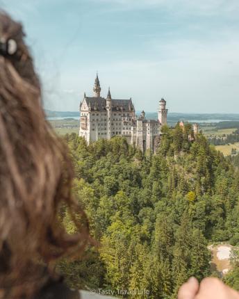 Ik kijk naar Neuschwanstein vanuit marienbrucke, zeker een bezoek waard