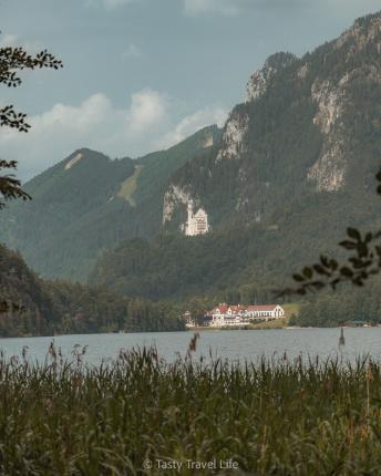 bekijk neuschwanstein vanaf de lus van de Alpsee